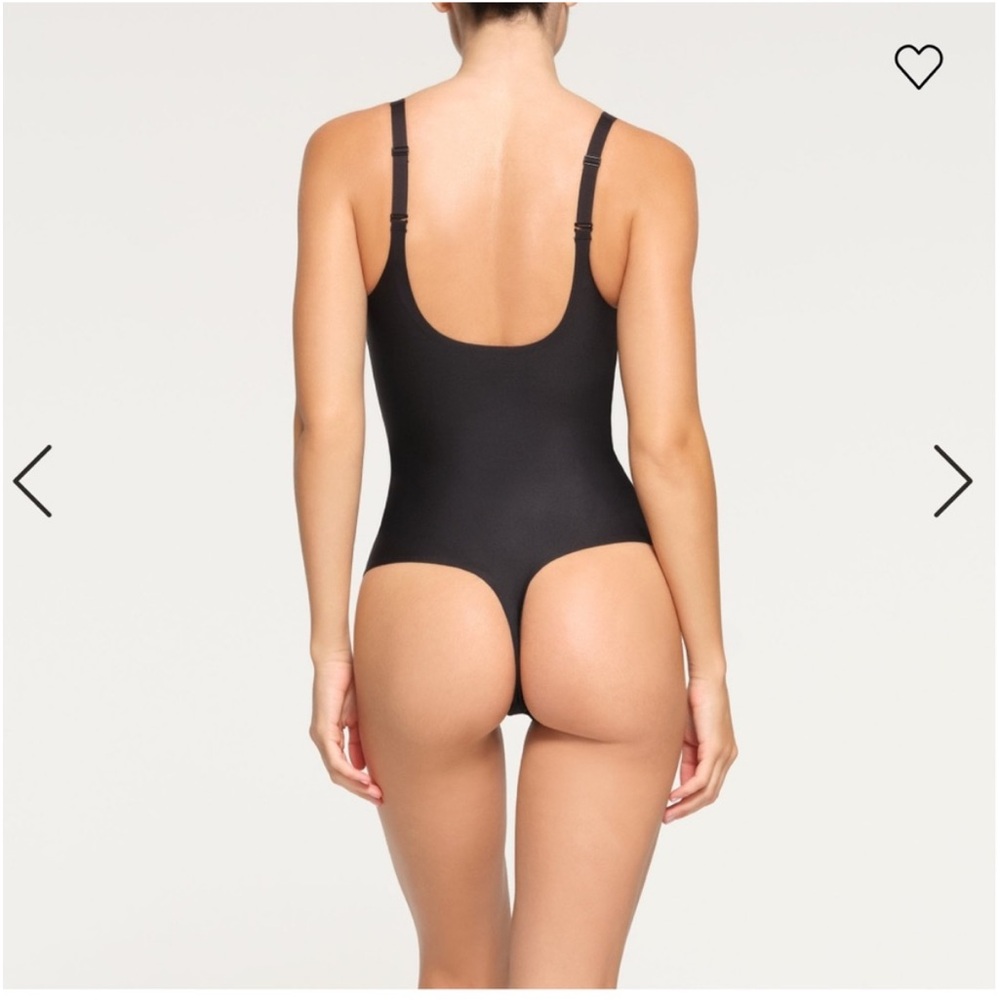 SKIMS BODY UNLINED PLUNGE THONG BODYSUIT - Picture 2 of 11